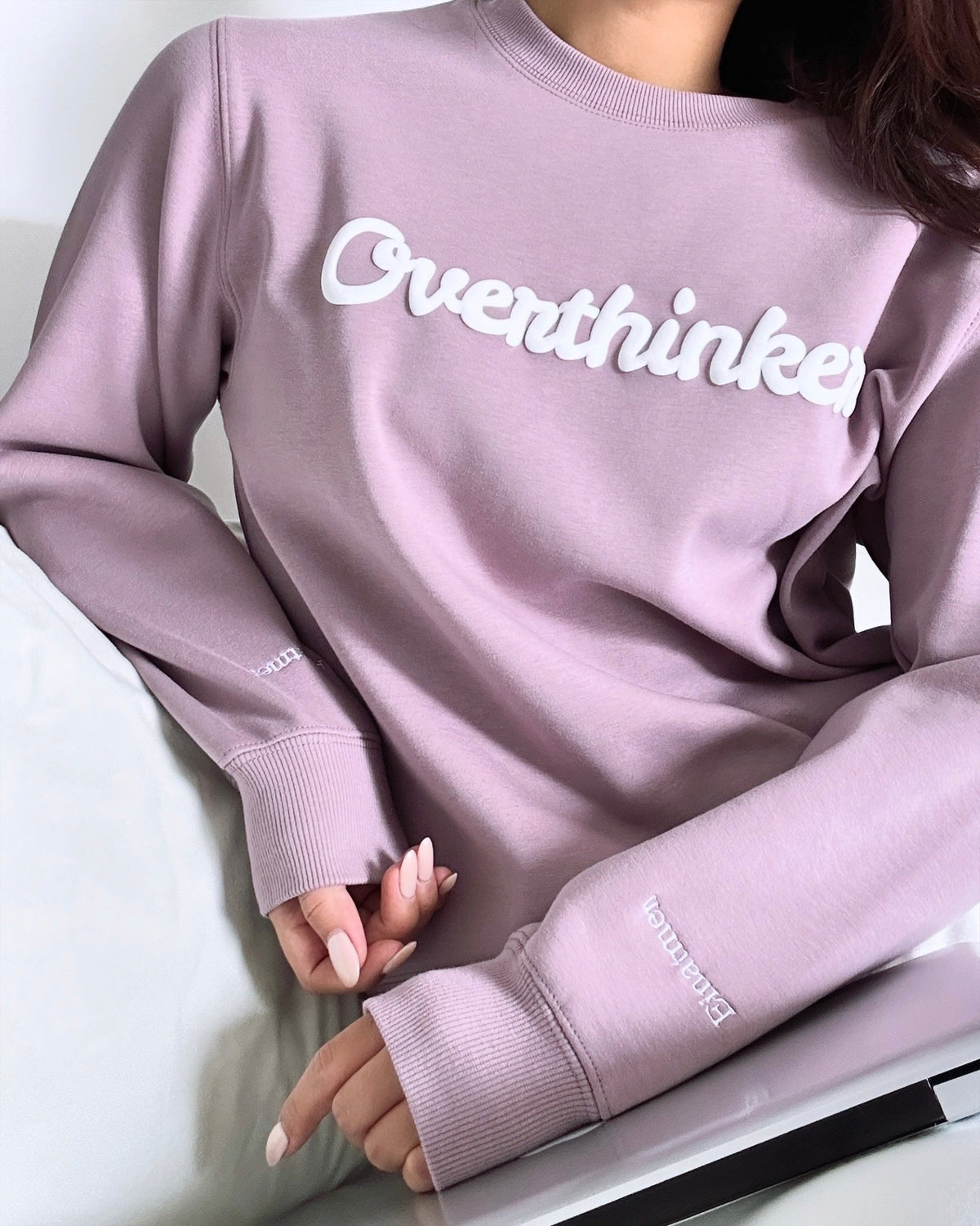 "Overthinker" Rundhals-Sweatshirt â€?Einatmen & Ausatmen