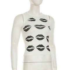 Crewneck ribbed lips print contrast crop top
