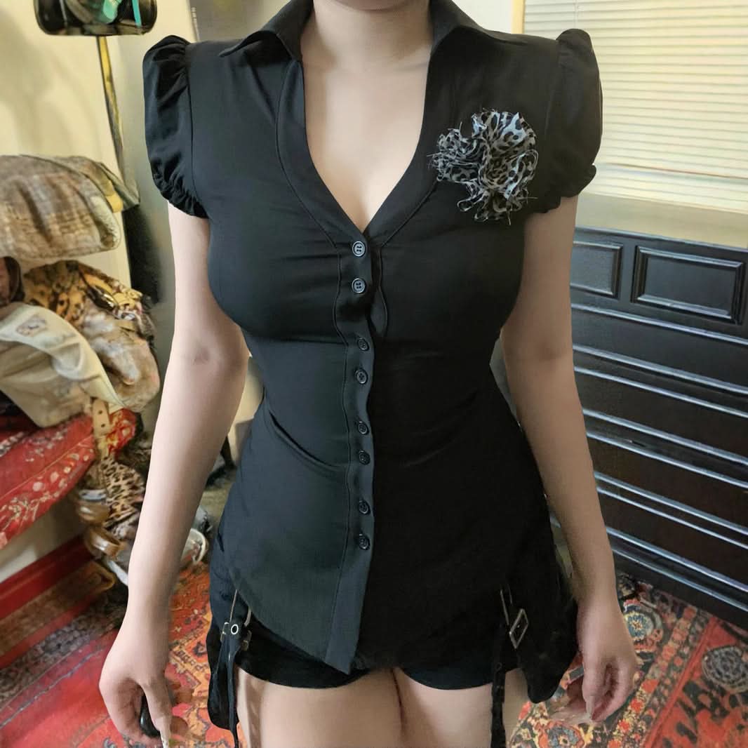 Button v neck flower applique puff sleeve top
