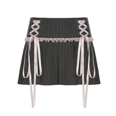 A line pleated lace hem zip-up ribbon mini skirt