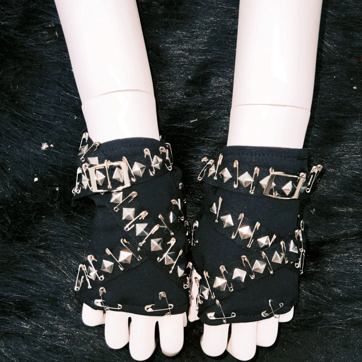 Black rivet applique gloves