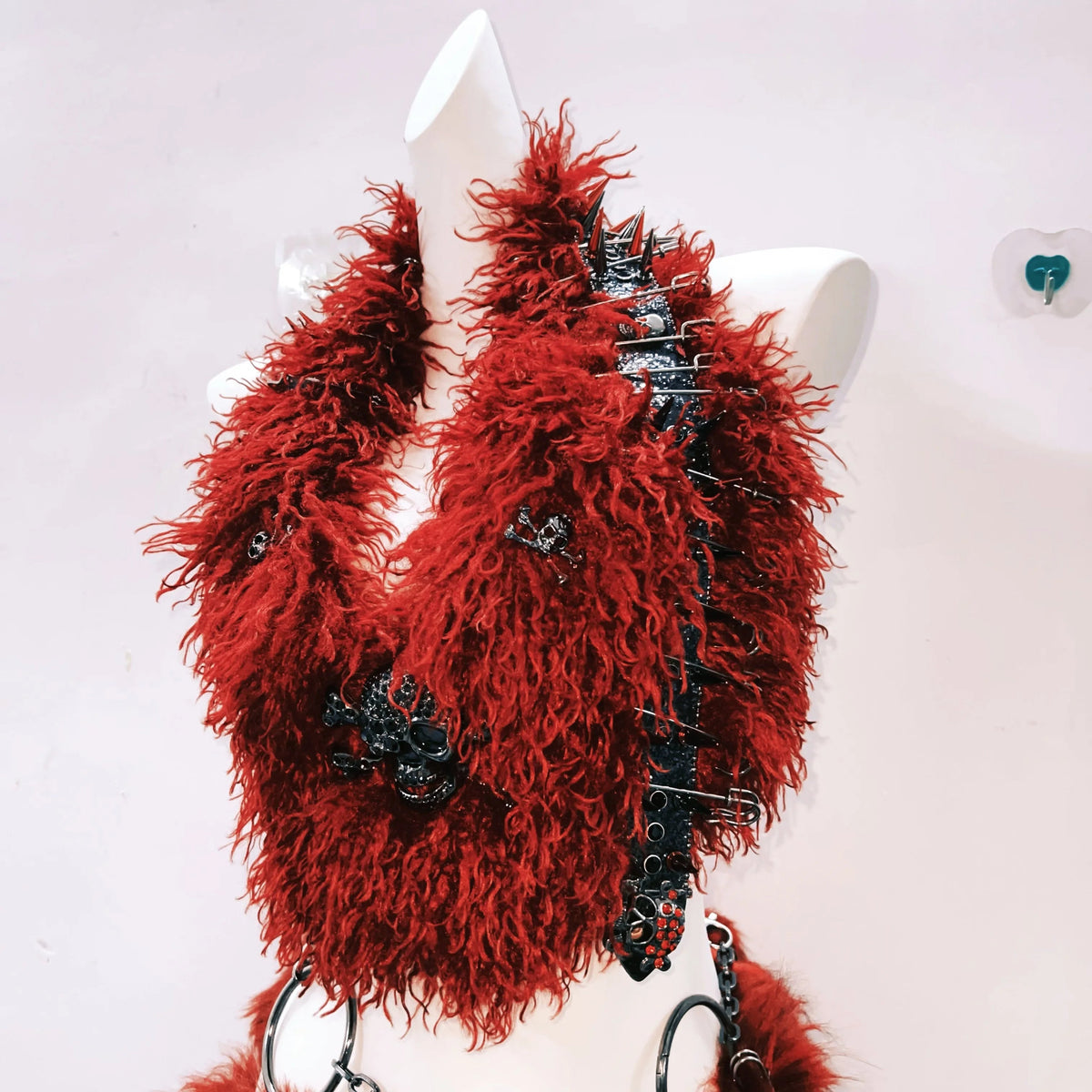 Skull applique o ring metal chain fluffy mini skirt set