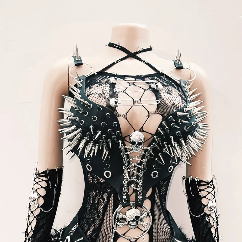 Hollow out rivet applique metal chain o ring cut out top