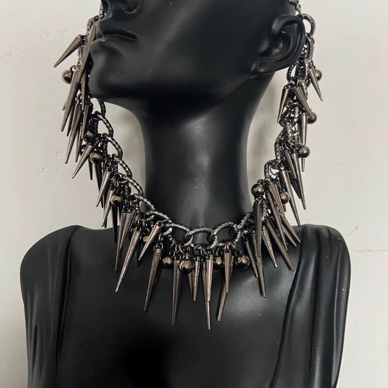 Rivet pendant leopard print necklace