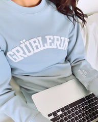 "Grüblerin" Rundhals-Sweatshirt â€?Alles wird gut.