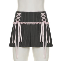 A line pleated lace hem zip-up ribbon mini skirt