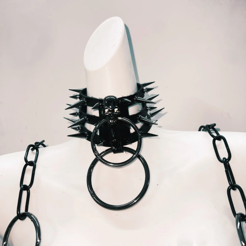 Rivet skull applique o ring cami top