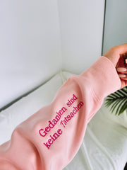 "Immer am Grübeln." Rundhals-Sweatshirt â€?Gedanken sind keine Tatsachen.