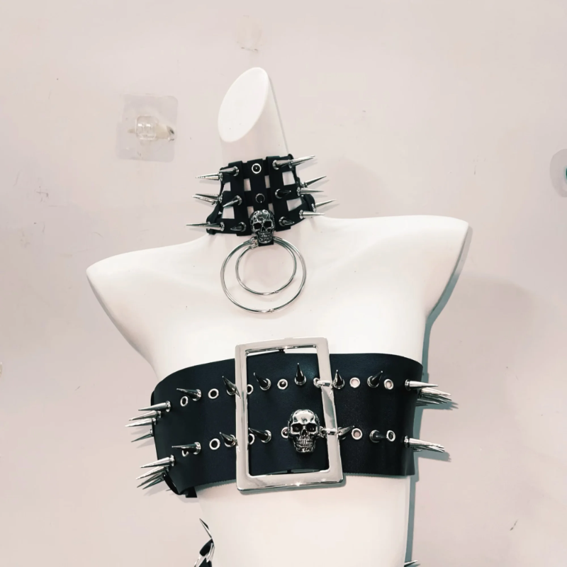 Skull applique rivet waist chain top