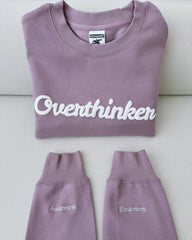 "Overthinker" Rundhals-Sweatshirt â€?Einatmen & Ausatmen