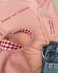 "Immer am Grübeln." Rundhals-Sweatshirt â€?Gedanken sind keine Tatsachen.