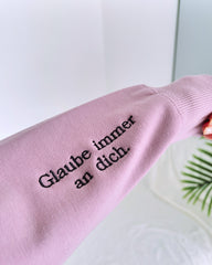 "DU SCHAFFST DAS" Rundhals-Sweatshirt â€?Glaube immer an dich.