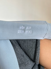 "Zwiespalt" Rundhals-Sweatshirt â€?Hör auf dein Herz.