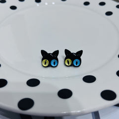 Contrast cat stud earrings