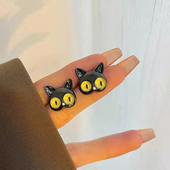 Contrast cat stud earrings