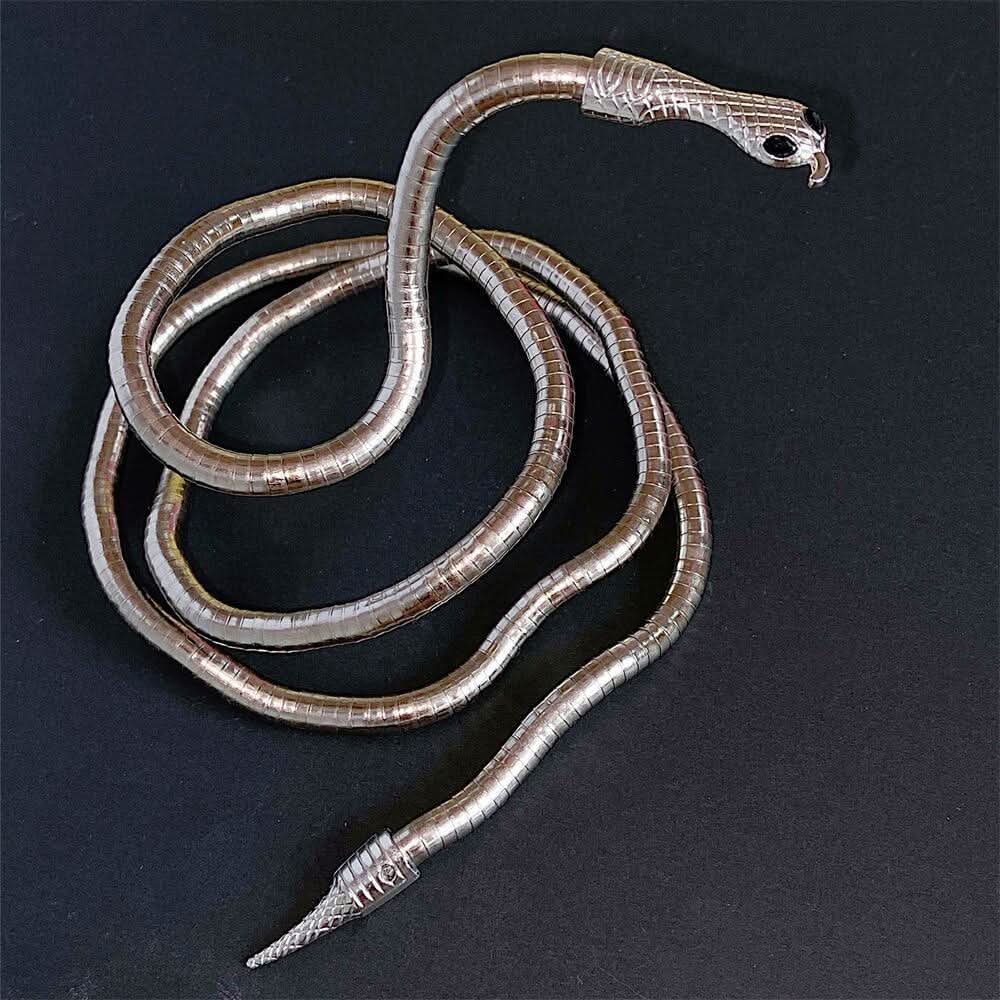 Serpentine decor gold arm cuff