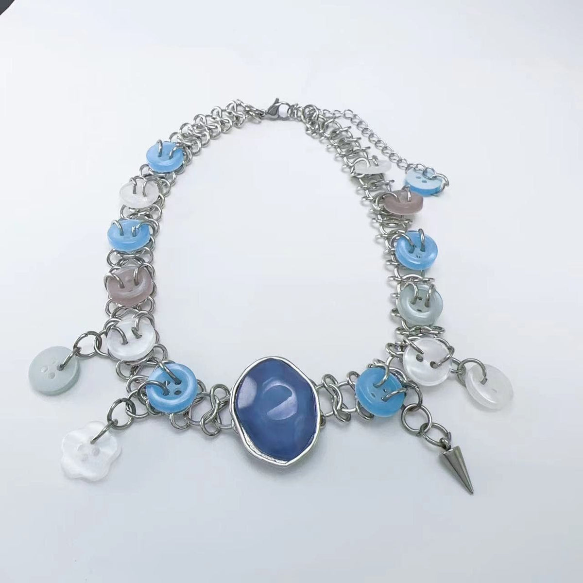 Button beaded pendant choker necklace
