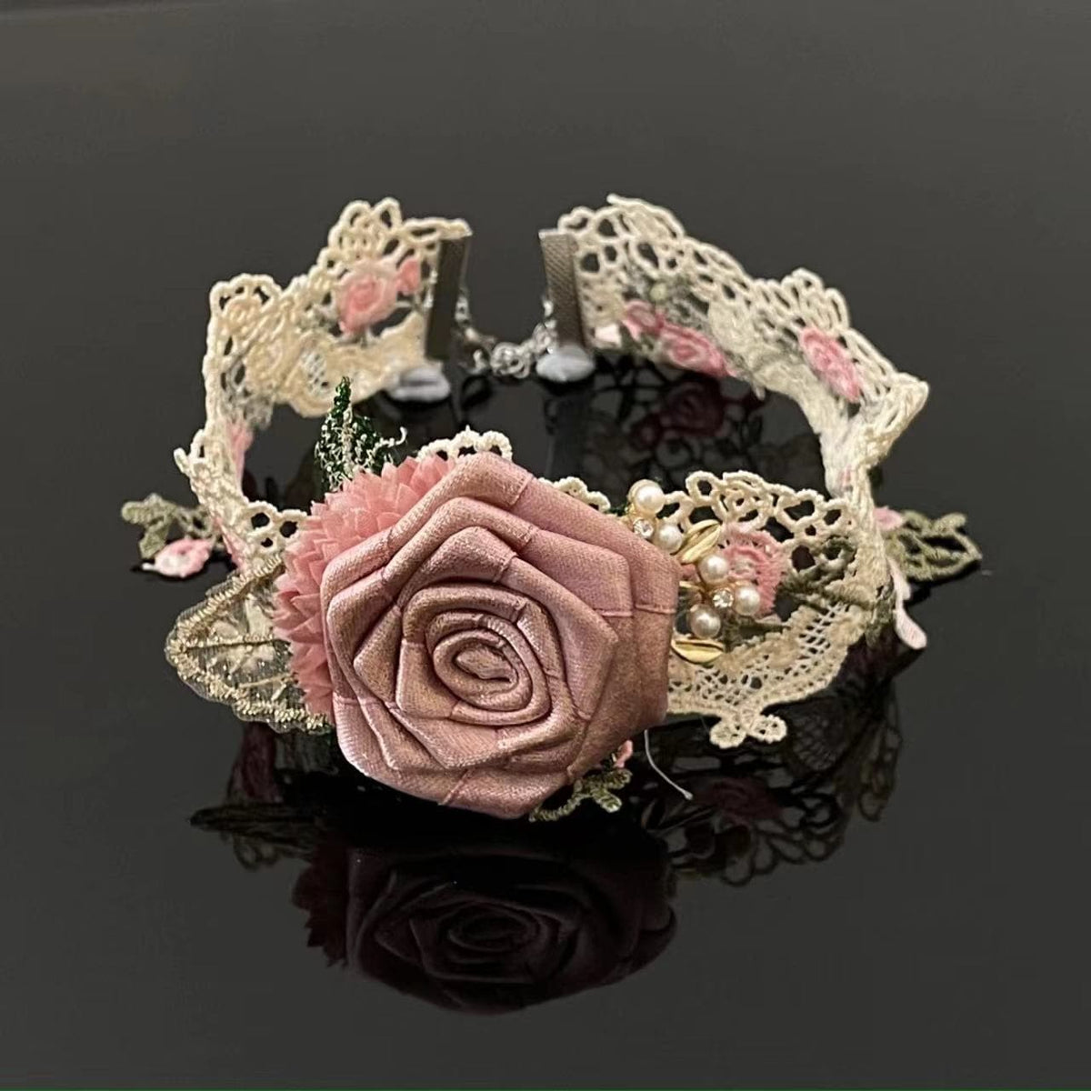 Rose applique lace faux pearl choker necklace