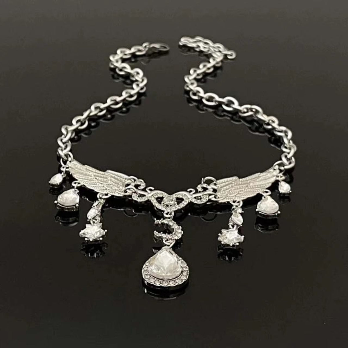 Rhinestone pendant wing decor necklace