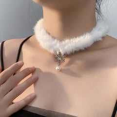 Fluffy snowflake pendant choker necklace