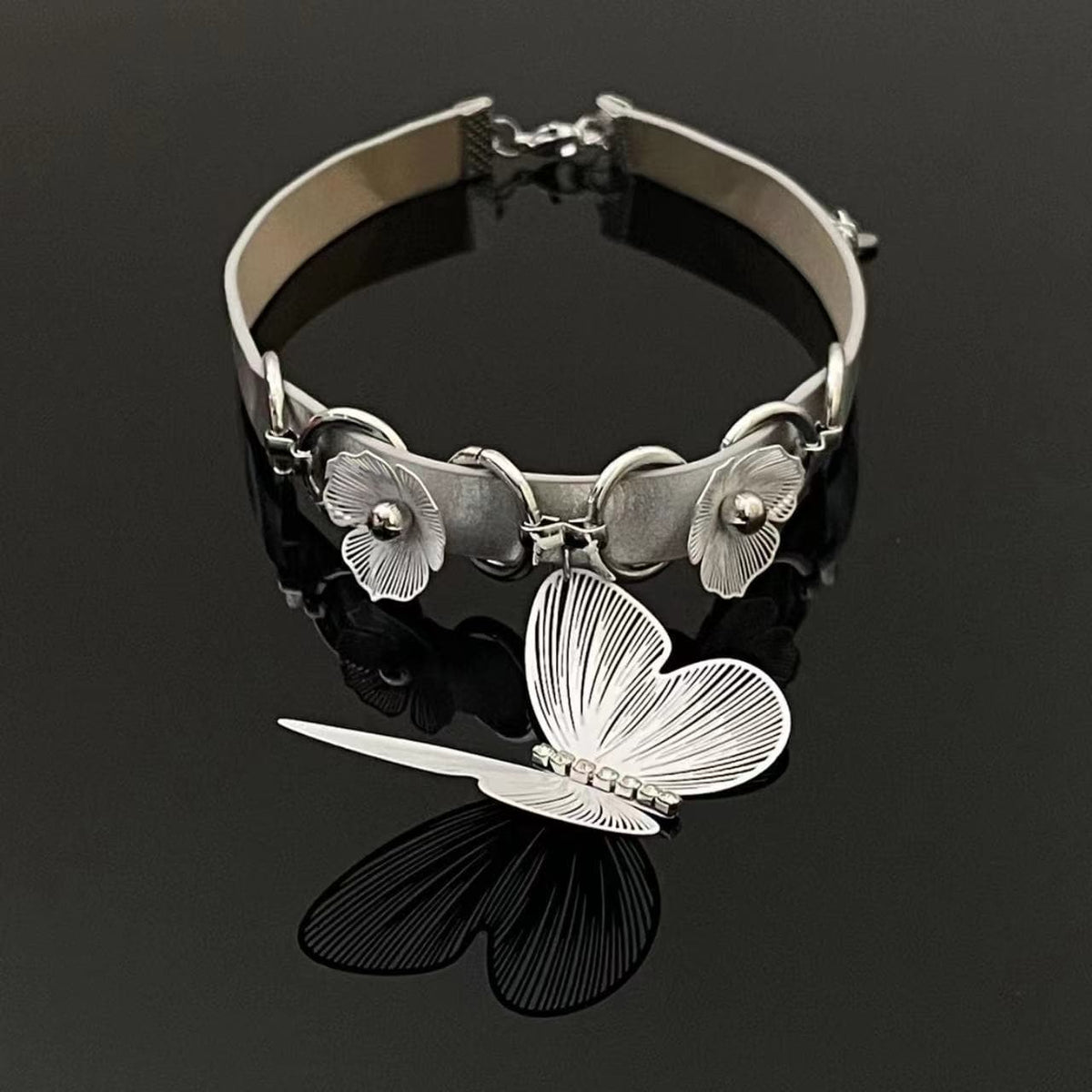 White butterfly decor metal chain choker necklace