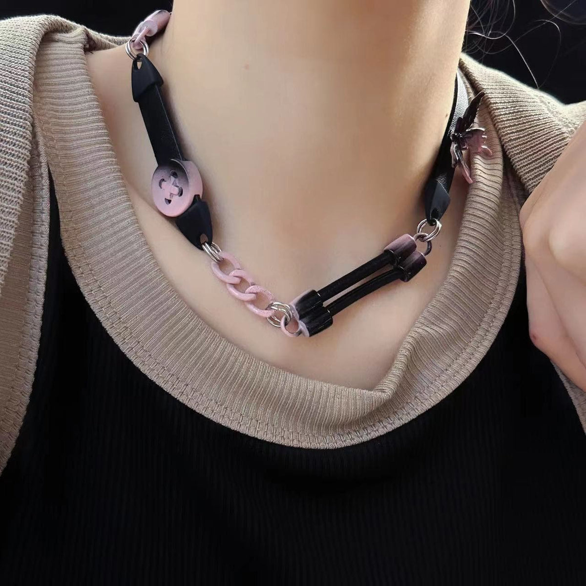 Gradient contrast butterfly pendant chain necklace